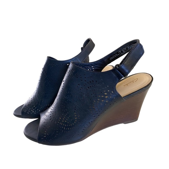 Clarks Shoes - CLARKS Raven Dawn Wedge Sandal
